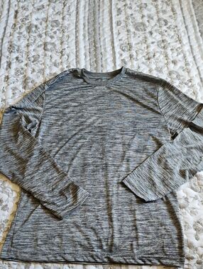 Men's Gray Marled Long-Sleeve Crewneck Shirt